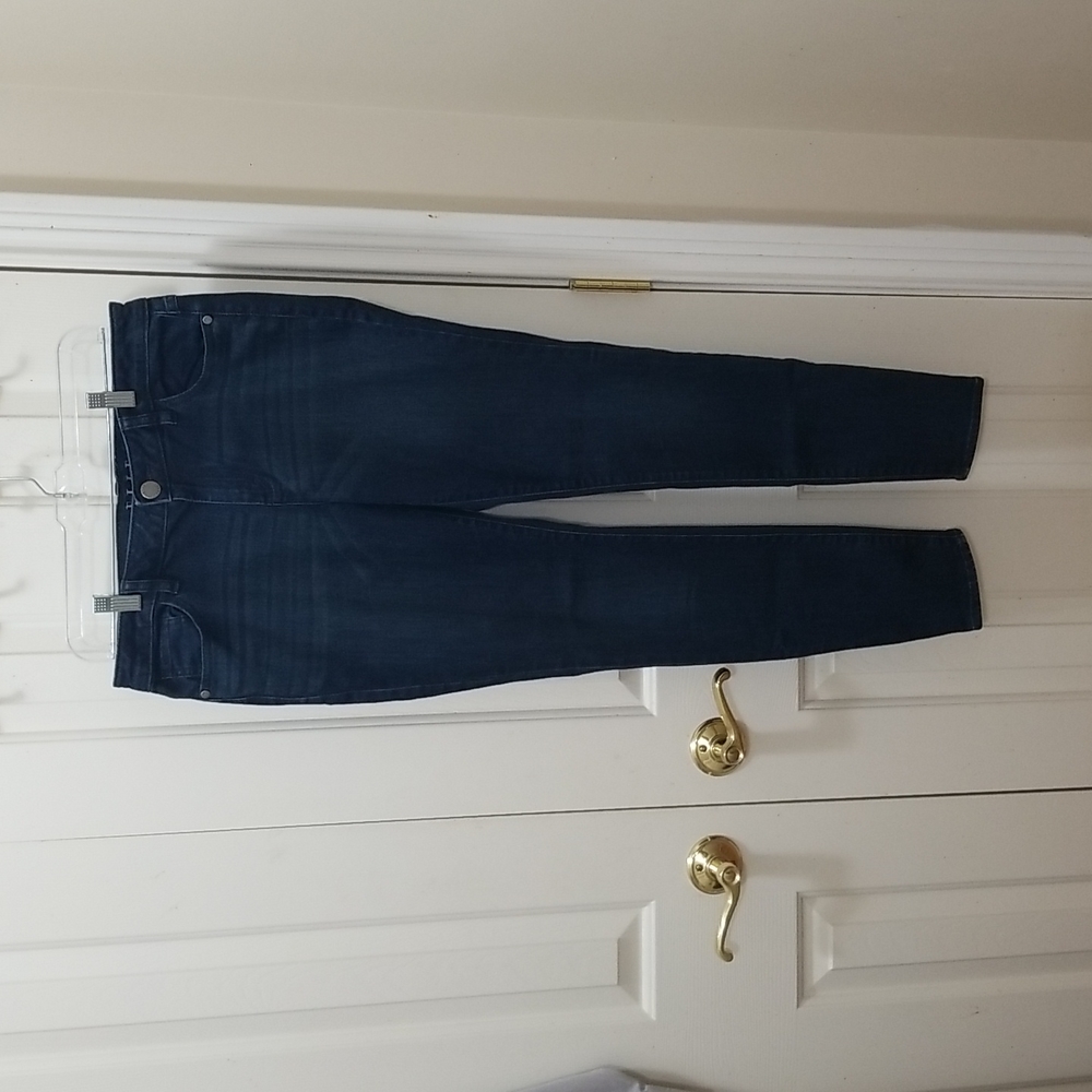 3/$15 ELLE blue jeans sz 8 (inseam 28 in)